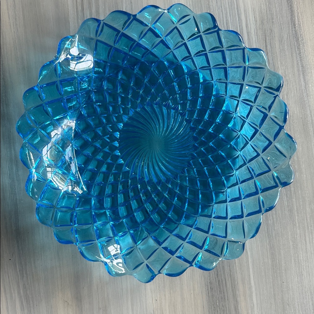 Vintage Beautiful Westmoreland Aqua Sawtooth Bermuda Diamond Bowl